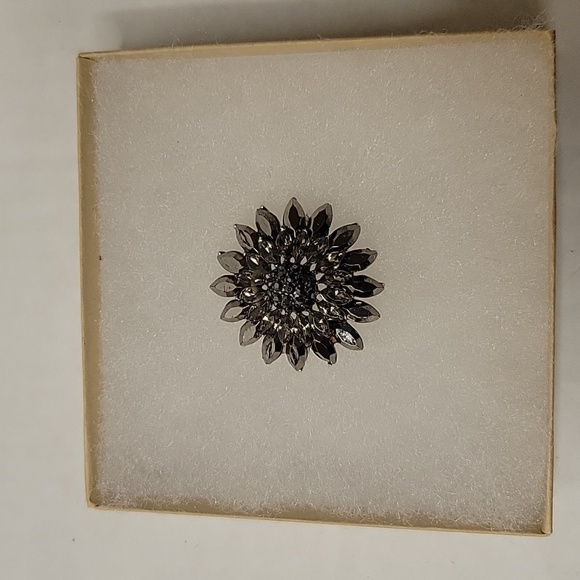 Set of 3 Floral Brooches - Picture 2 of 7